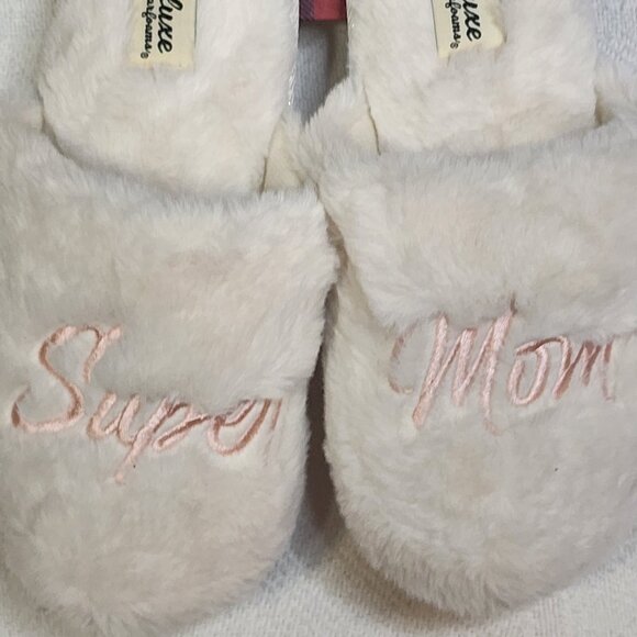 Dluxe by Dearfoams Cream Plush Rubber Soled Super Mom Memory Foam Slippers Sz S - Picture 2 of 16
